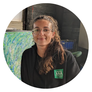 Héloïse membre équipe Precious Plastic de La Ressource AAA